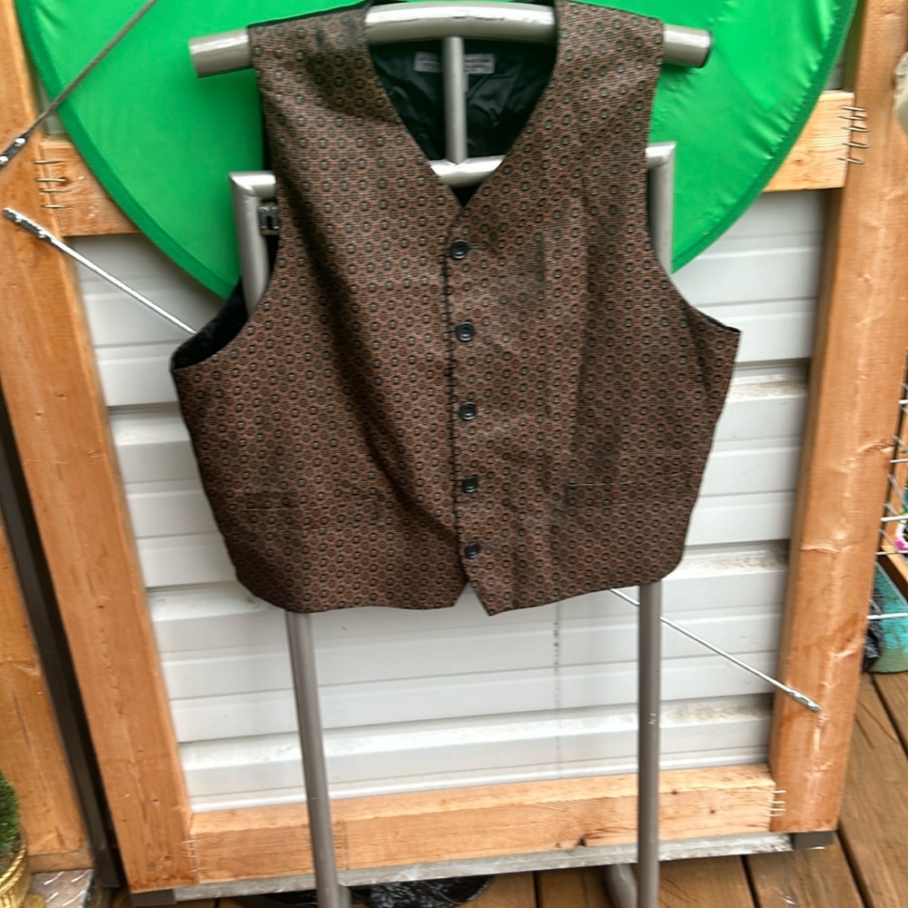 Men’s Le Collezioni Structure vest made in Italy,button closure (Cel)